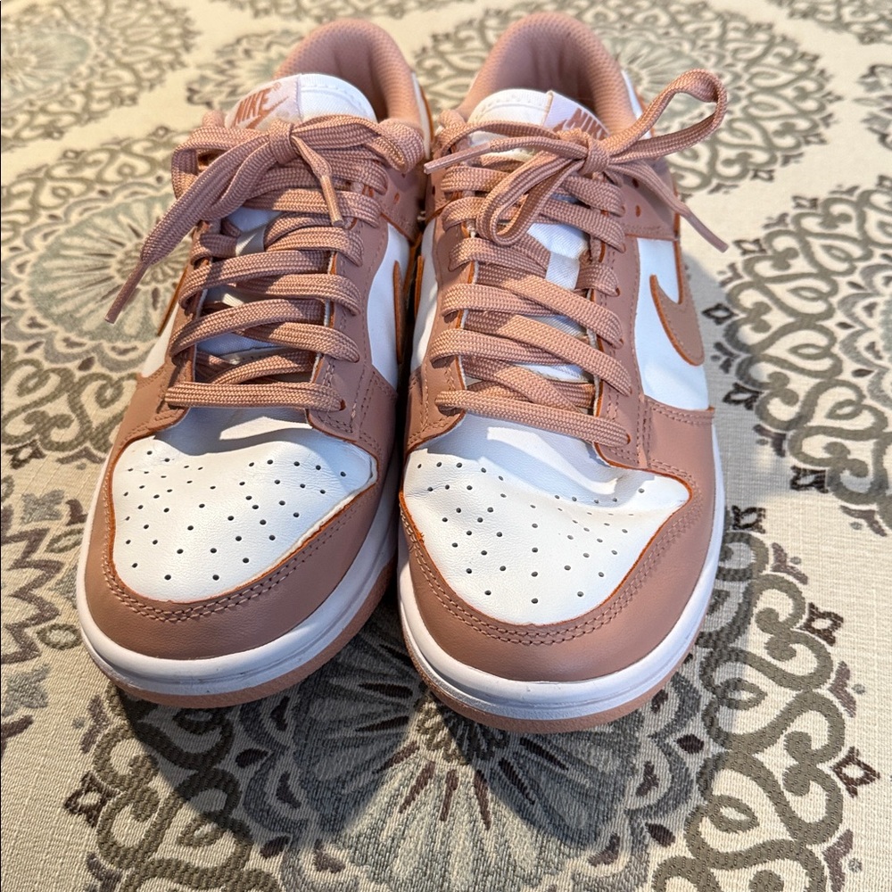 Nike Women's Rose and White Sneakers size 8 - Picture 10 of 10